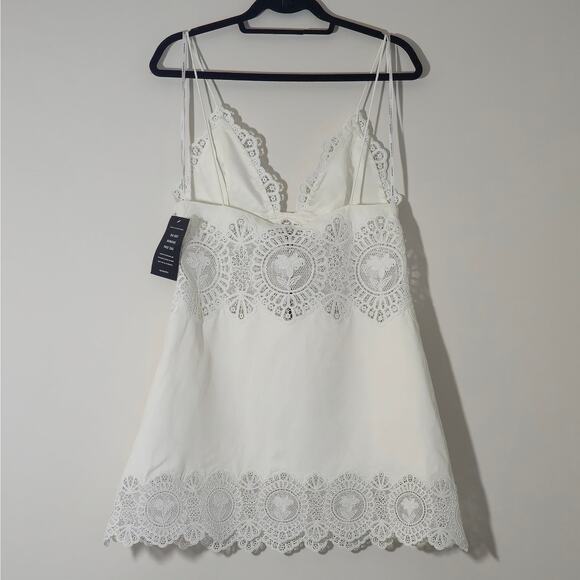 Retrofête Ivory Karlie Open Lace Paneling and scalloped Hem Mini Dress Sz Medium - Picture 4 of 10